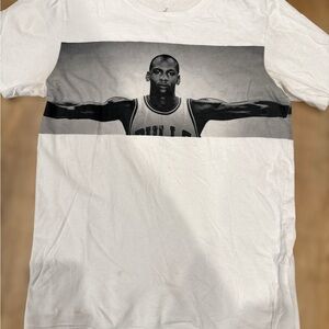 Vintage Jordan Tshirt Iconic Michael Stretching Arms Size Small